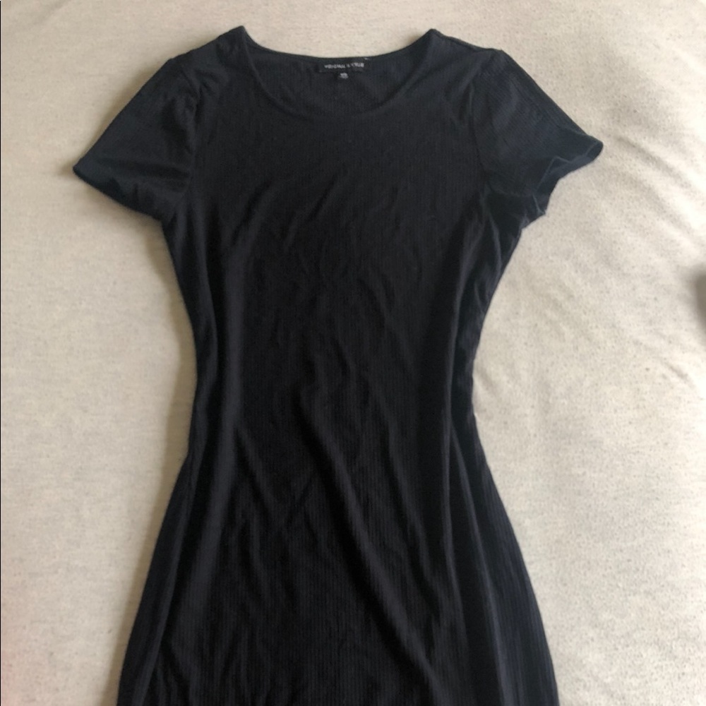 Fitted short black dress